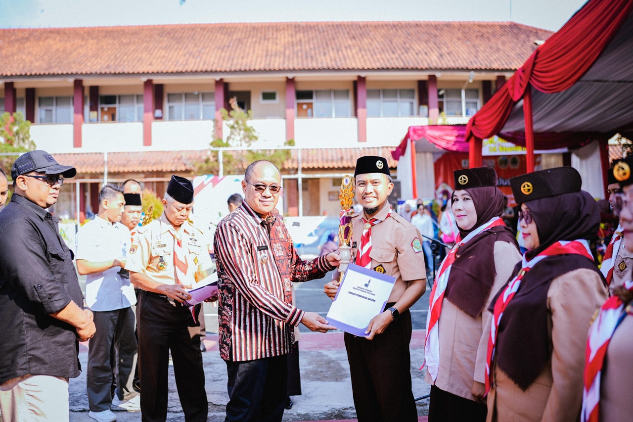 Prestasi Gemilang! Kak Alfian Kepala SD Al Irsyad Al Islamiyyah 01 Purwokerto Raih Juara 1 Pembina Terbaik Banyumas 2025